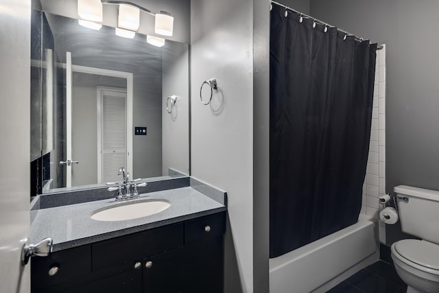 full bathroom featuring toilet, tile patterned floors, shower / bath combo, and vanity