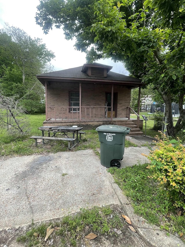 view of front of property featuring a porch