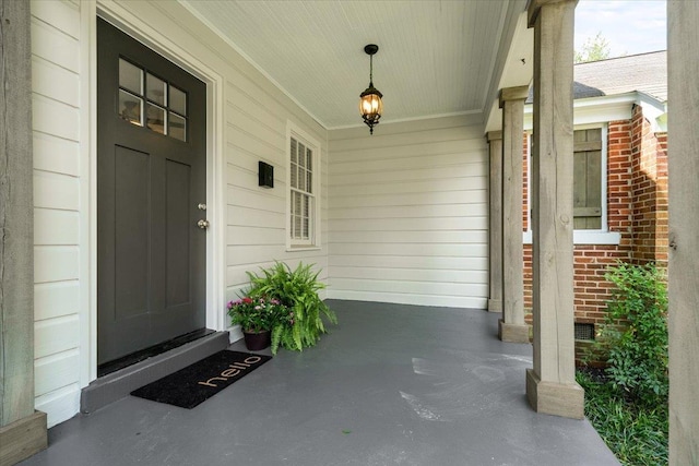 property entrance featuring a porch