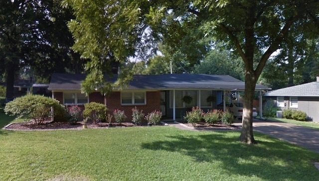 single story home featuring a front yard