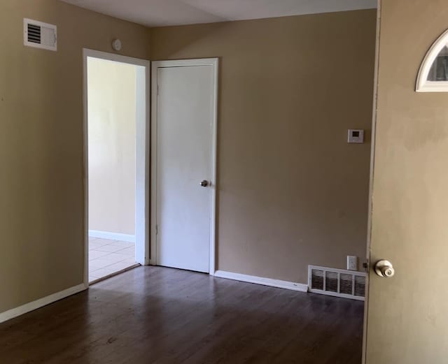 2997 Atmore St, Memphis, TN 38118 - spare room with dark wood-style flooring, baseboards, and visible vents