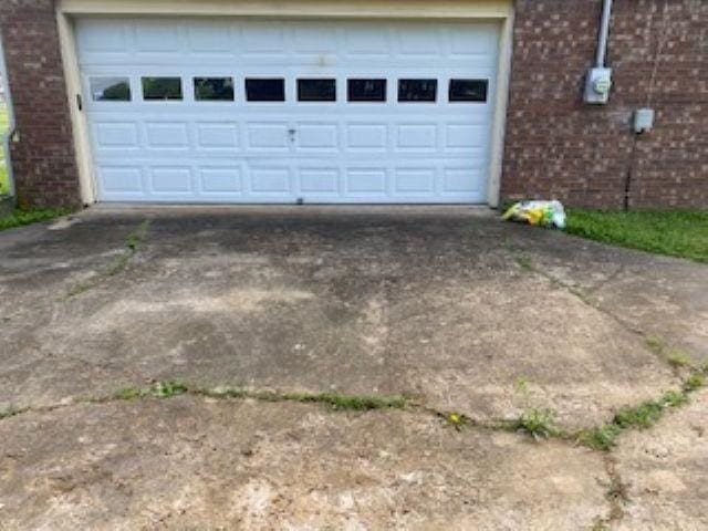 283 Brierhedge Rd, Covington, TN 38019 - garage featuring driveway