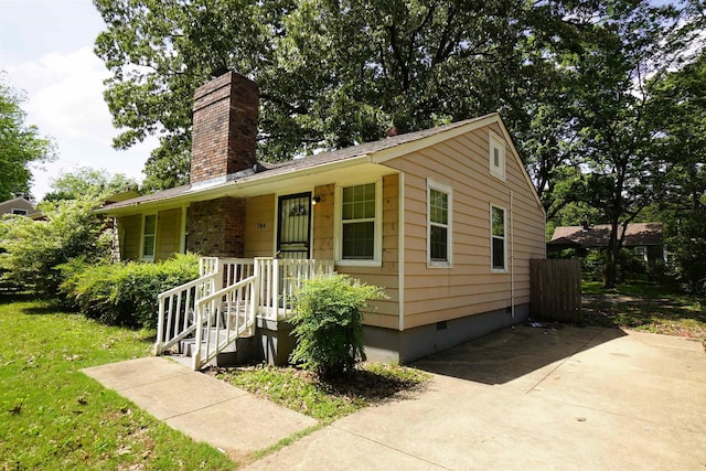 784 Juliet Ave, Memphis, TN 38127 - view of front of property featuring a chimney, a front lawn, and crawl space