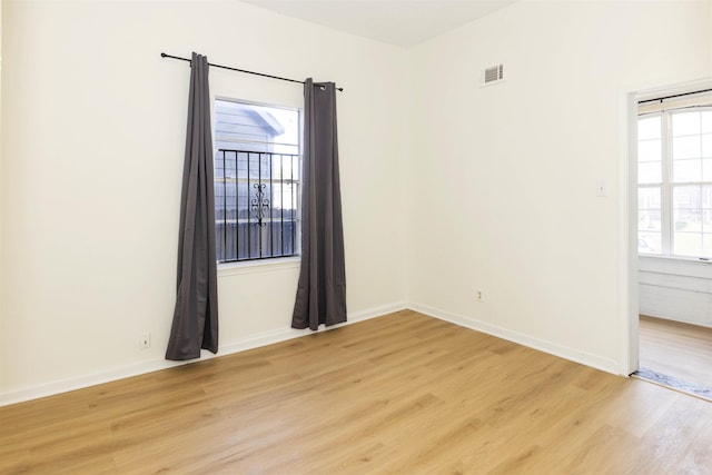 993 Oakview St, Memphis, TN 38114 - spare room with visible vents, light wood-style flooring, and baseboards