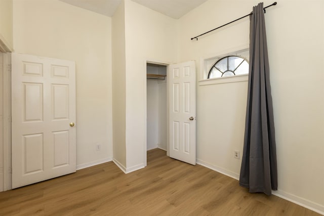 993 Oakview St, Memphis, TN 38114 - unfurnished bedroom featuring baseboards, light wood finished floors, and a closet