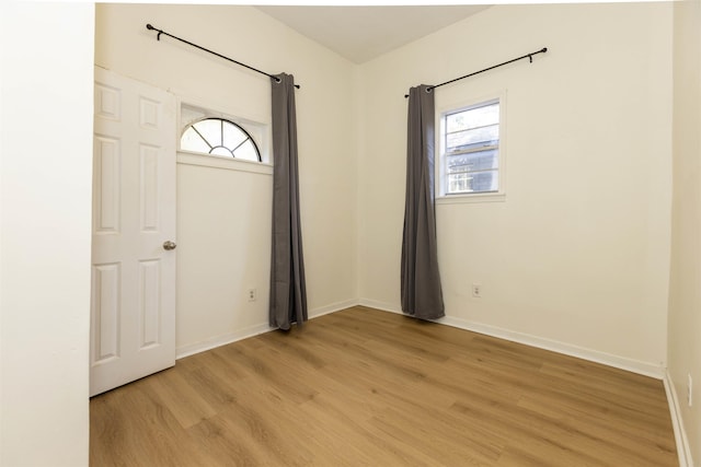 993 Oakview St, Memphis, TN 38114 - entryway with light wood finished floors and baseboards