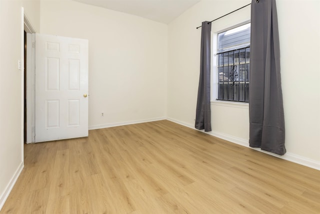 993 Oakview St, Memphis, TN 38114 - empty room featuring baseboards and light wood-style floors