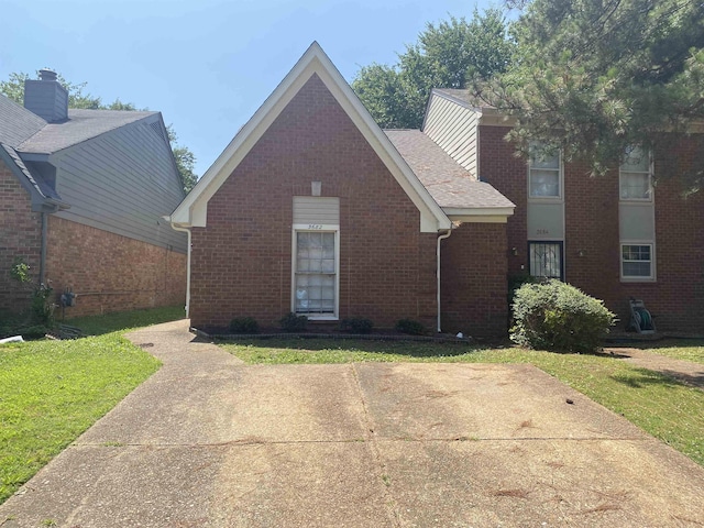 3682 Hyacinth Dr, Memphis, TN 38115 - view of front facade featuring a front lawn and brick siding