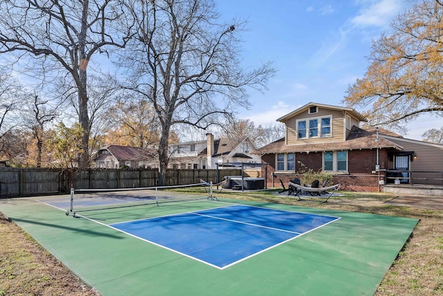 158 N Willett St, Memphis, TN 38104 - view of tennis court with fence
