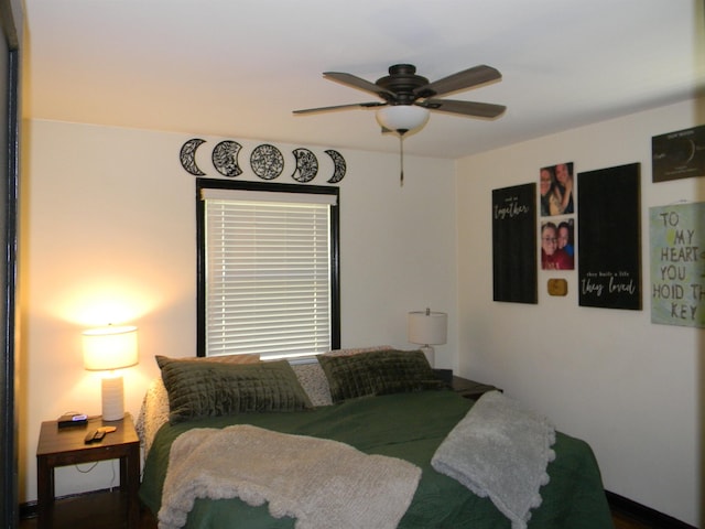496 Eastern Dr SW, Memphis, TN 38122 - bedroom featuring a ceiling fan