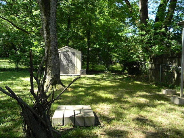496 Eastern Dr SW, Memphis, TN 38122 - view of yard featuring a storage shed and an outdoor structure