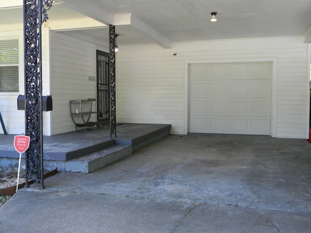 496 Eastern Dr SW, Memphis, TN 38122 - garage with concrete driveway