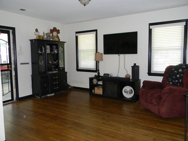 496 Eastern Dr SW, Memphis, TN 38122 - living area featuring baseboards, visible vents, and wood finished floors