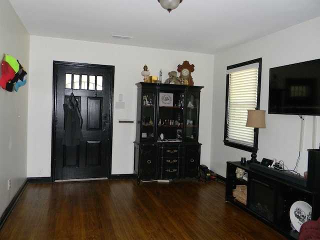 496 Eastern Dr SW, Memphis, TN 38122 - foyer with baseboards, visible vents, and wood finished floors
