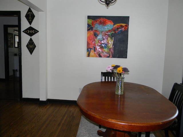 496 Eastern Dr SW, Memphis, TN 38122 - dining space featuring wood finished floors and baseboards