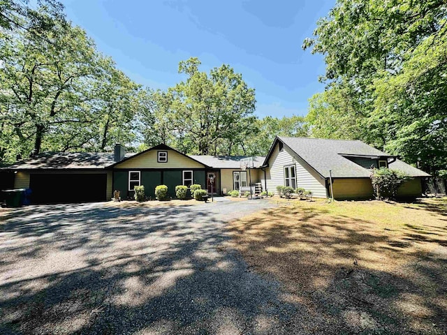 view of front of home featuring a garage and driveway