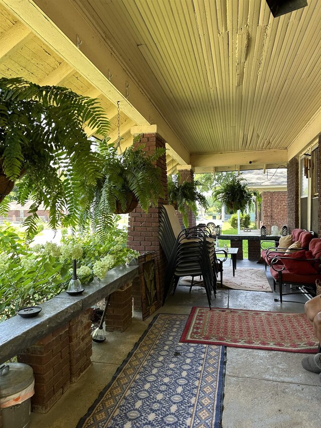 945 Faxon St, Memphis, TN 38105 - view of patio with covered porch