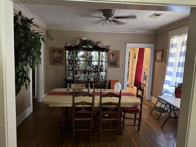 945 Faxon St, Memphis, TN 38105 - dining room featuring wood finished floors, crown molding, a textured ceiling, visible vents, and ceiling fan