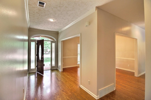 1599 John Ridge Dr, Collierville, TN 38017 - foyer with ornamental molding, wood finished floors, baseboards, and a textured ceiling