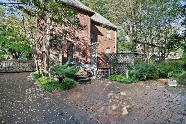 14 Morningside Pl, Memphis, TN 38104 - view of patio / terrace featuring a gate and fence