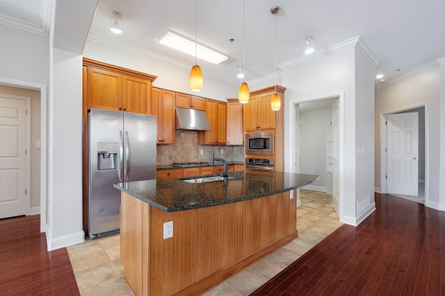 510 Cityhouse Ct Unit 406, Memphis, TN 38103 - kitchen featuring stainless steel appliances, under cabinet range hood, a sink, tasteful backsplash, and light wood finished floors