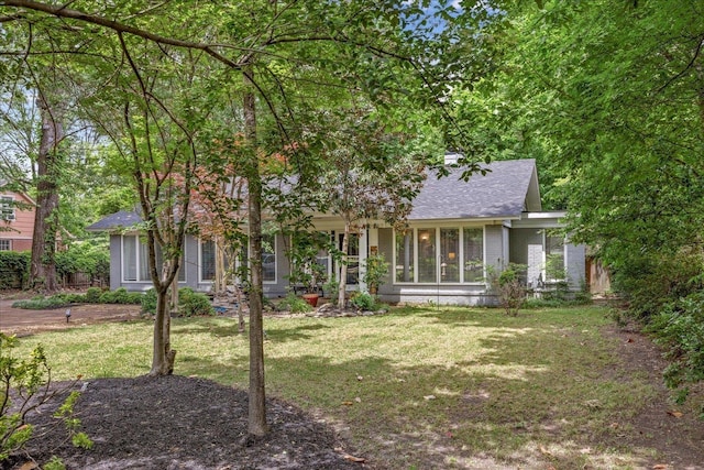 5068 Walnut Grove Rd, Memphis, TN 38117 - view of front of home featuring a front yard and roof with shingles
