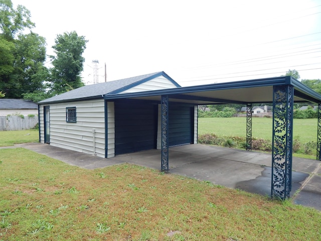 2902 Capri St, Memphis, TN 38118 - garage featuring a detached garage