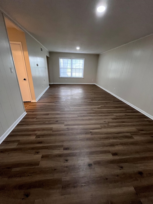 2902 Capri St, Memphis, TN 38118 - spare room featuring dark wood-style flooring, baseboards, and recessed lighting
