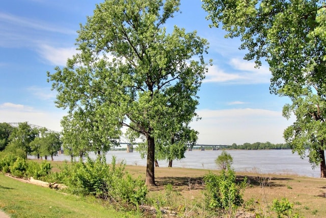 1079 River Isle Dr, Memphis, TN 38103 - water view