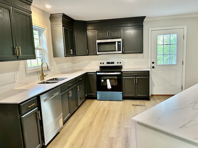 4403 W 19th Hwy, Ripley, TN 38063 - kitchen featuring appliances with stainless steel finishes, a sink, crown molding, and light wood-style floors