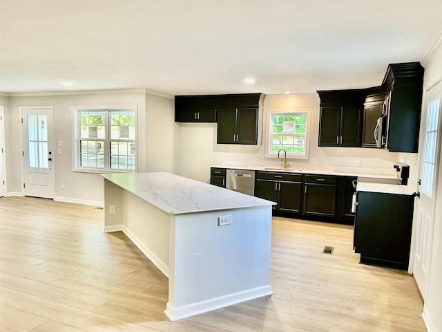 4403 W 19th Hwy, Ripley, TN 38063 - kitchen featuring a sink, appliances with stainless steel finishes, dark cabinets, crown molding, and light wood-style floors