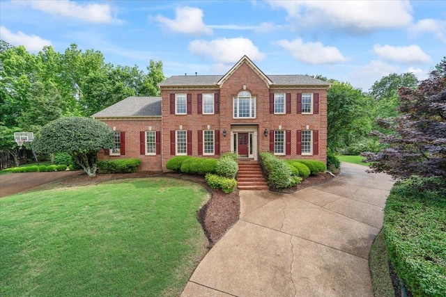1901 Newton Nook Dr, Collierville, TN 38017 - colonial-style house featuring a front lawn, brick siding, and driveway