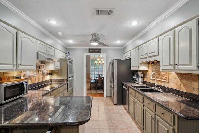 8792 E Carrollwood Ln E, Memphis, TN 38016 - kitchen featuring a sink, appliances with stainless steel finishes, under cabinet range hood, recessed lighting, and a ceiling fan