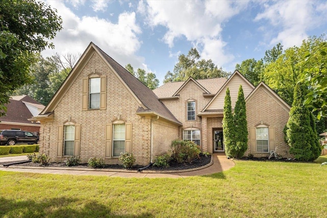 view of front facade featuring a front lawn and brick siding