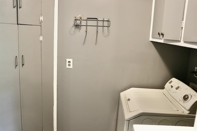 7206 N Juana Dr, Millington, TN 38053 - clothes washing area with cabinet space and independent washer and dryer