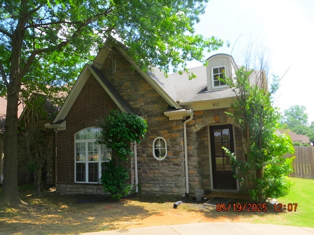 1802 N Houston Levee Rd, Cordova, TN 38016 - view of front of home with stone siding