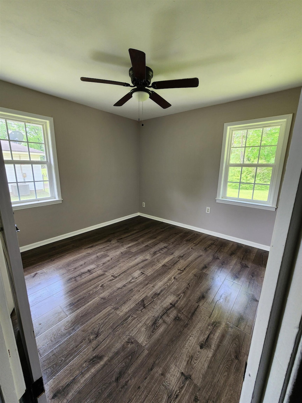 4785 Haleville Rd, Memphis, TN 38611 - empty room featuring dark wood-style floors, baseboards, and ceiling fan
