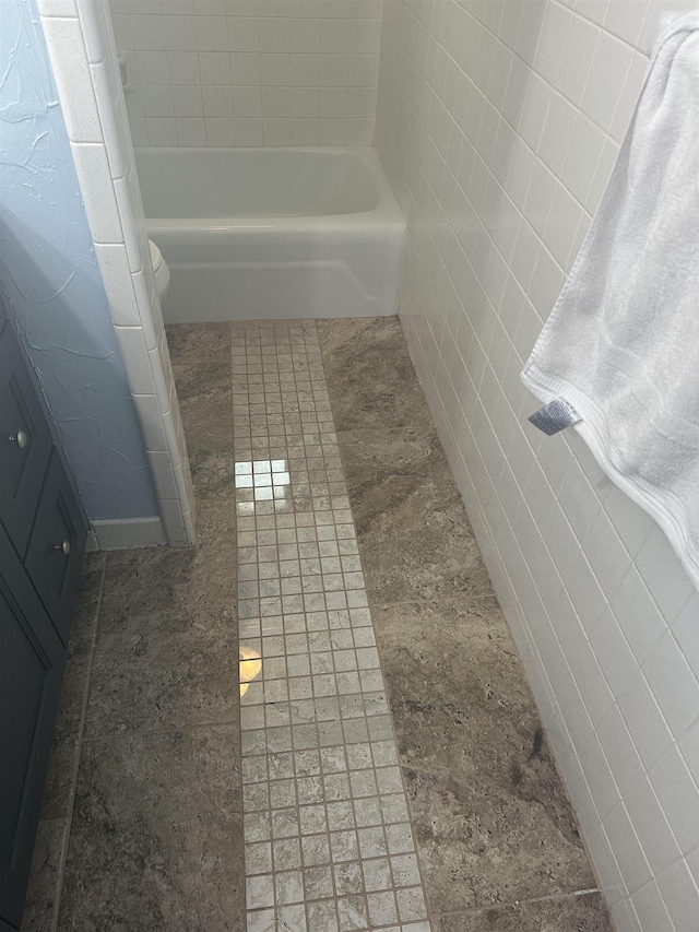 3236 Whitney Rd, Memphis, TN 38128 - view of full bathroom