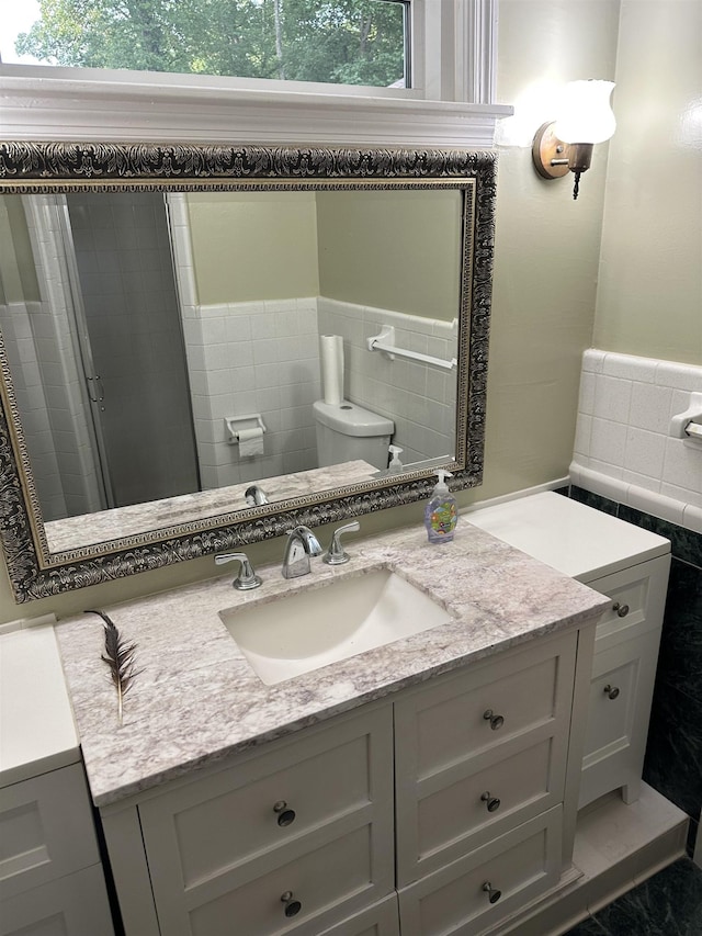 3236 Whitney Rd, Memphis, TN 38128 - bathroom featuring toilet, vanity, and tile walls