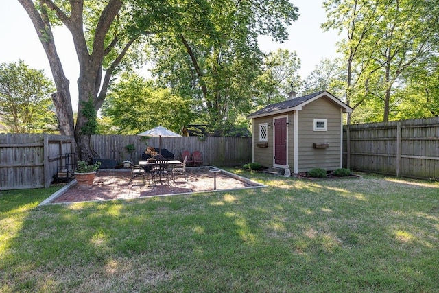 view of yard with a patio and an outdoor structure