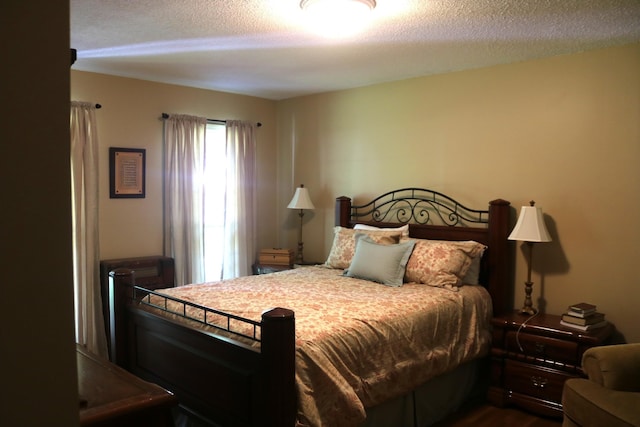 6233 Quince Rd, Memphis, TN 38119 - bedroom featuring a textured ceiling
