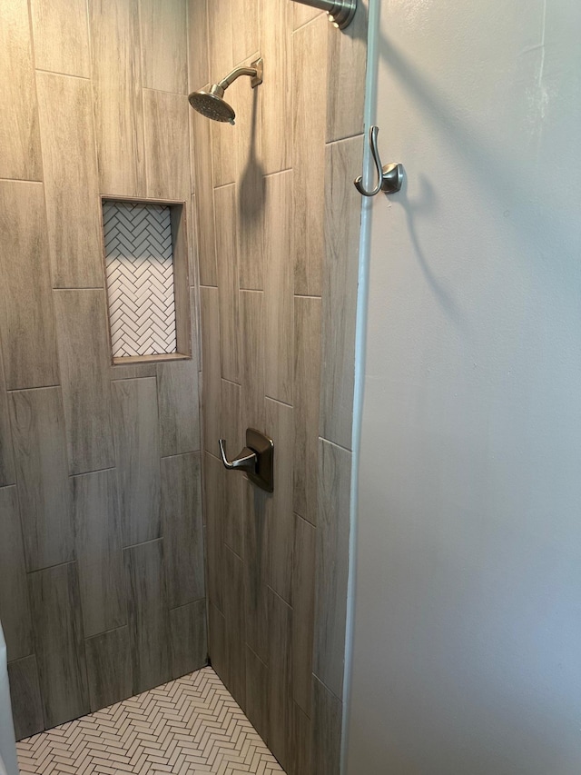 151 N White Station Rd, Memphis, TN 38117 - bathroom featuring a tile shower