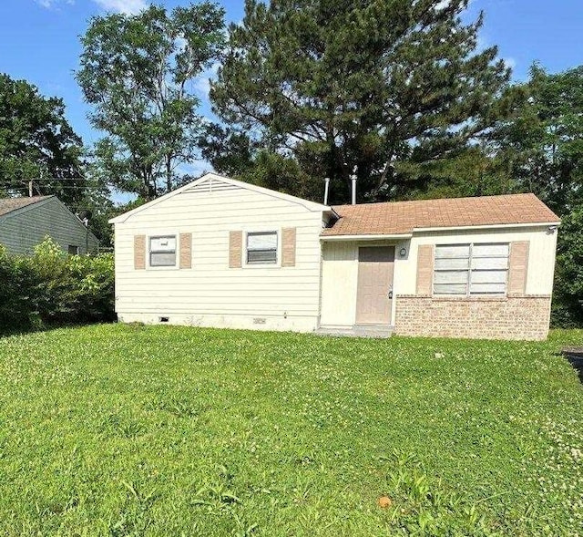 view of front facade with a front lawn and crawl space