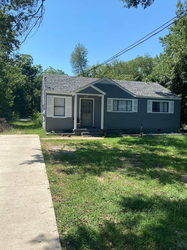 3075 Debby St, Memphis, TN 38127 - bungalow-style home featuring roof with shingles, a front lawn, and crawl space