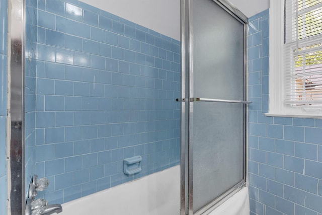686 Looney Ave, Memphis, TN 38107 - bathroom featuring enclosed tub / shower combo