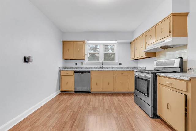 686 Looney Ave, Memphis, TN 38107 - kitchen with stainless steel appliances, under cabinet range hood, light wood-type flooring, baseboards, and a sink
