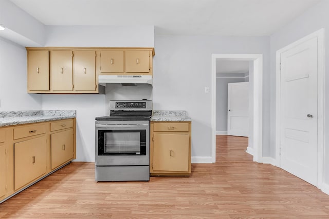686 Looney Ave, Memphis, TN 38107 - kitchen featuring electric stove, under cabinet range hood, light wood finished floors, cream cabinetry, and baseboards