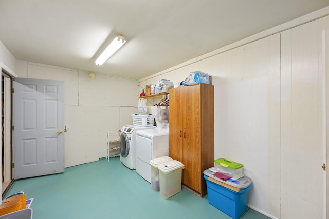 laundry room with washing machine and clothes dryer