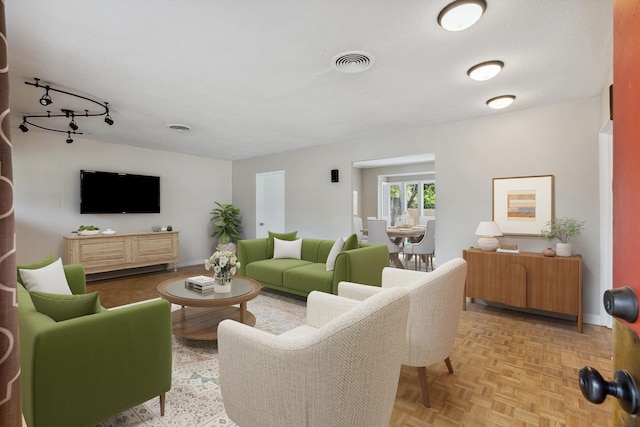 5305 Brantford Ave, Memphis, TN 38120 - living room featuring baseboards
