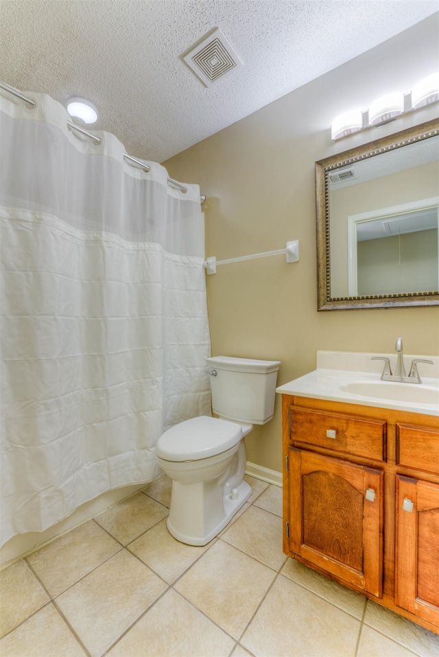 full bath with tile patterned floors, a textured ceiling, toilet, vanity, and a shower with curtain